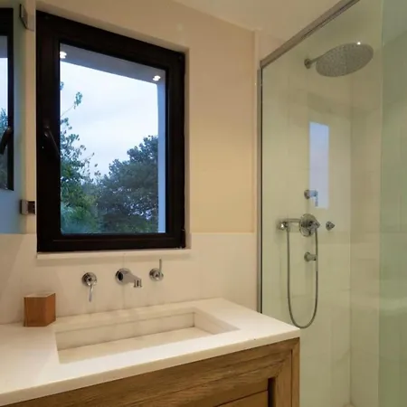 Wonderful Large Located In The Centre Of St Tropez דירה