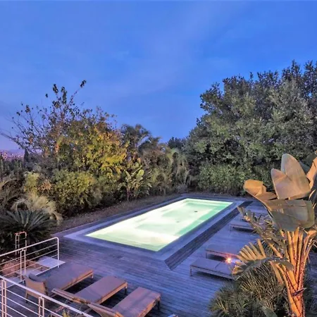 Wonderful Large Located In The Centre Of St Tropez * סן טרופז